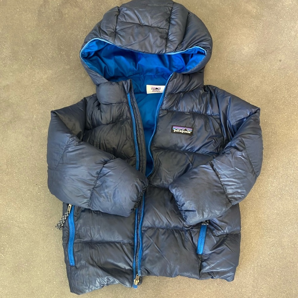 4T Patagonia hooded down jacket. Navy.
